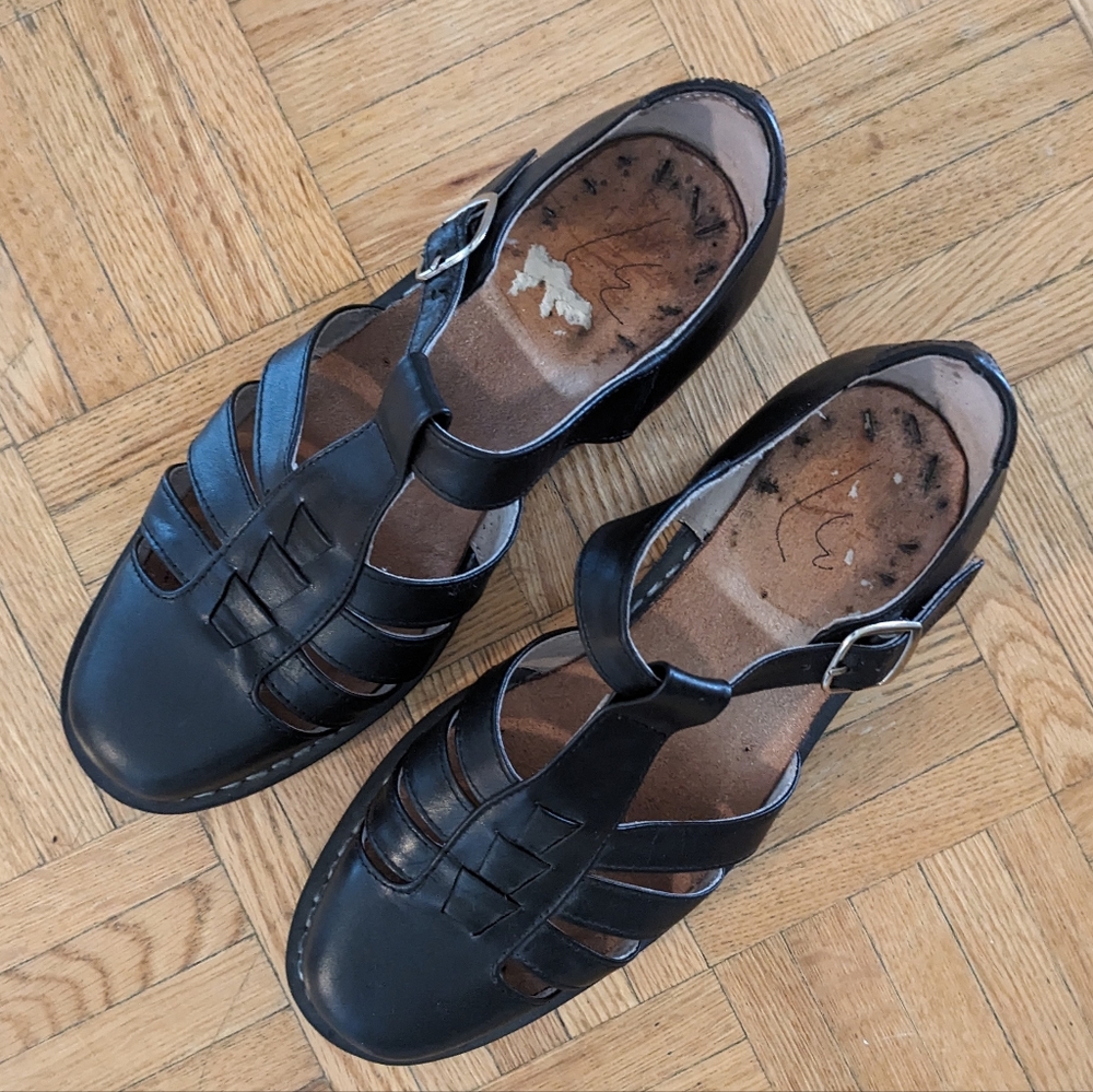 Black Leather Fisherman Sandals